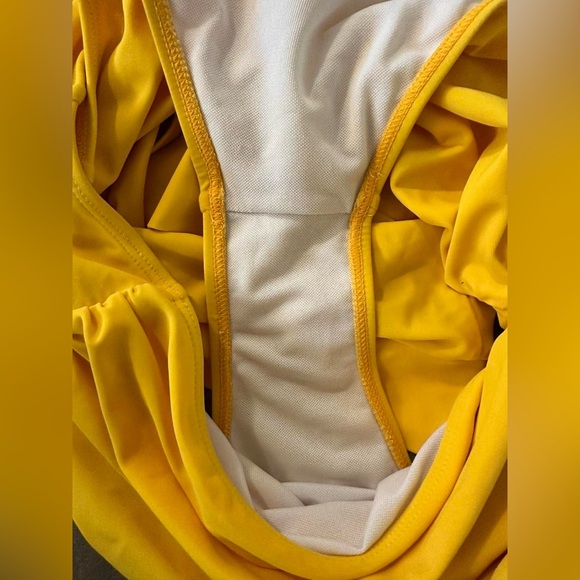 Full coverage yellow bikini set, high waisted bottoms - Picture 5 of 5